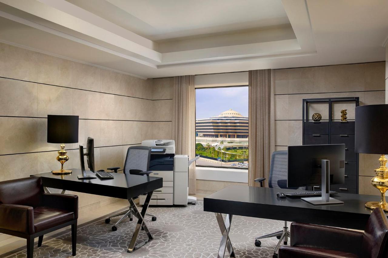 Voco - Riyadh, An Ihg Hotel - فندق فوكو الرياض, احدى فنادق مجموعة إنتركونتيننتال Екстер'єр фото The Business Centre