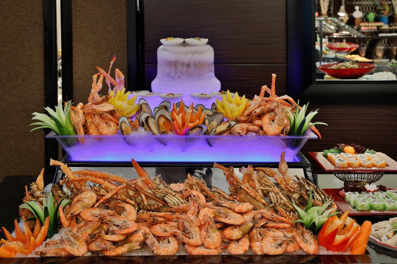 Voco - Riyadh, An Ihg Hotel - فندق فوكو الرياض, احدى فنادق مجموعة إنتركونتيننتال Екстер'єр фото Seafood on display at a buffet