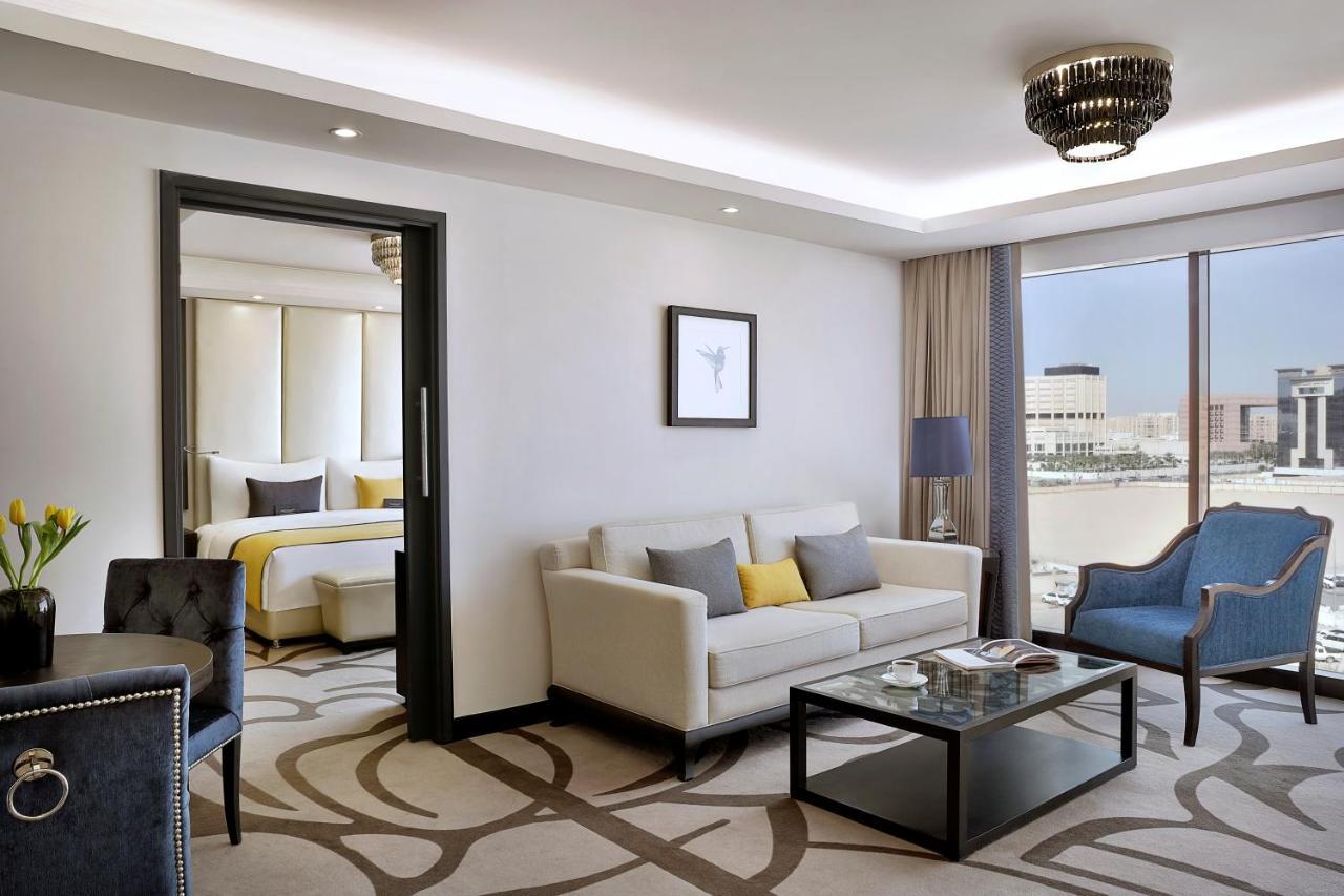 Voco - Riyadh, An Ihg Hotel - فندق فوكو الرياض, احدى فنادق مجموعة إنتركونتيننتال Екстер'єр фото Suite at the hotel