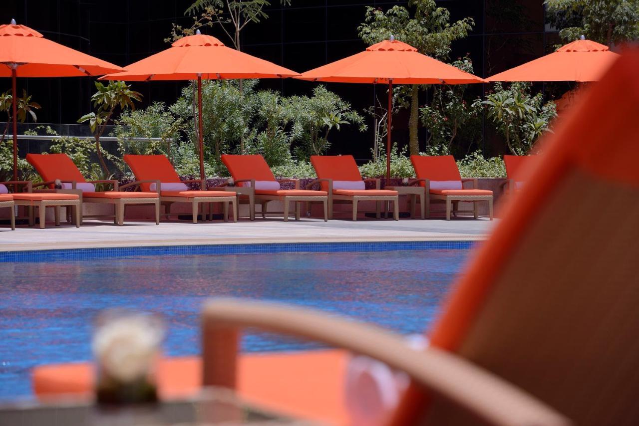 Voco - Riyadh, An Ihg Hotel - فندق فوكو الرياض, احدى فنادق مجموعة إنتركونتيننتال Екстер'єр фото The pool at the hotel