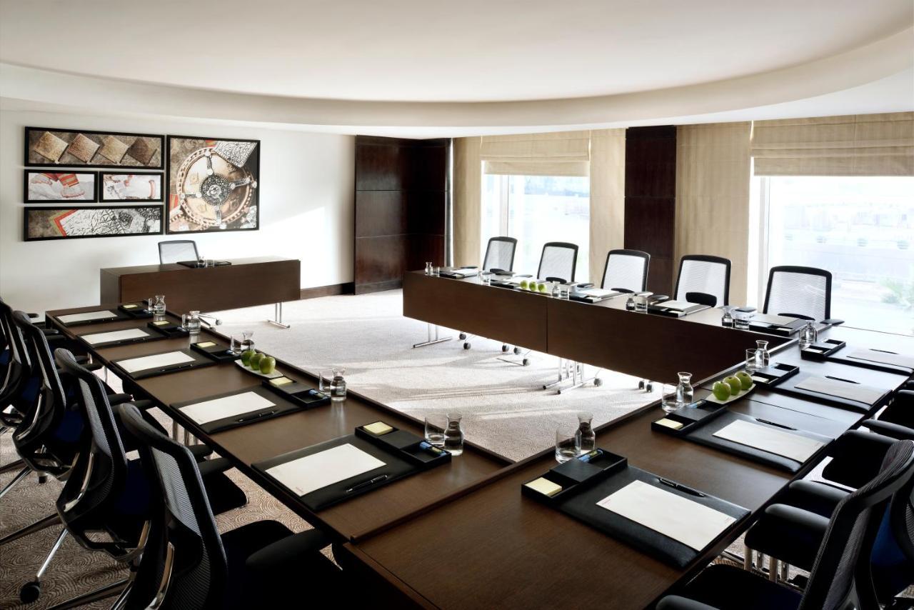 Voco - Riyadh, An Ihg Hotel - فندق فوكو الرياض, احدى فنادق مجموعة إنتركونتيننتال Екстер'єр фото A boardroom at the InterContinental London Park Lane